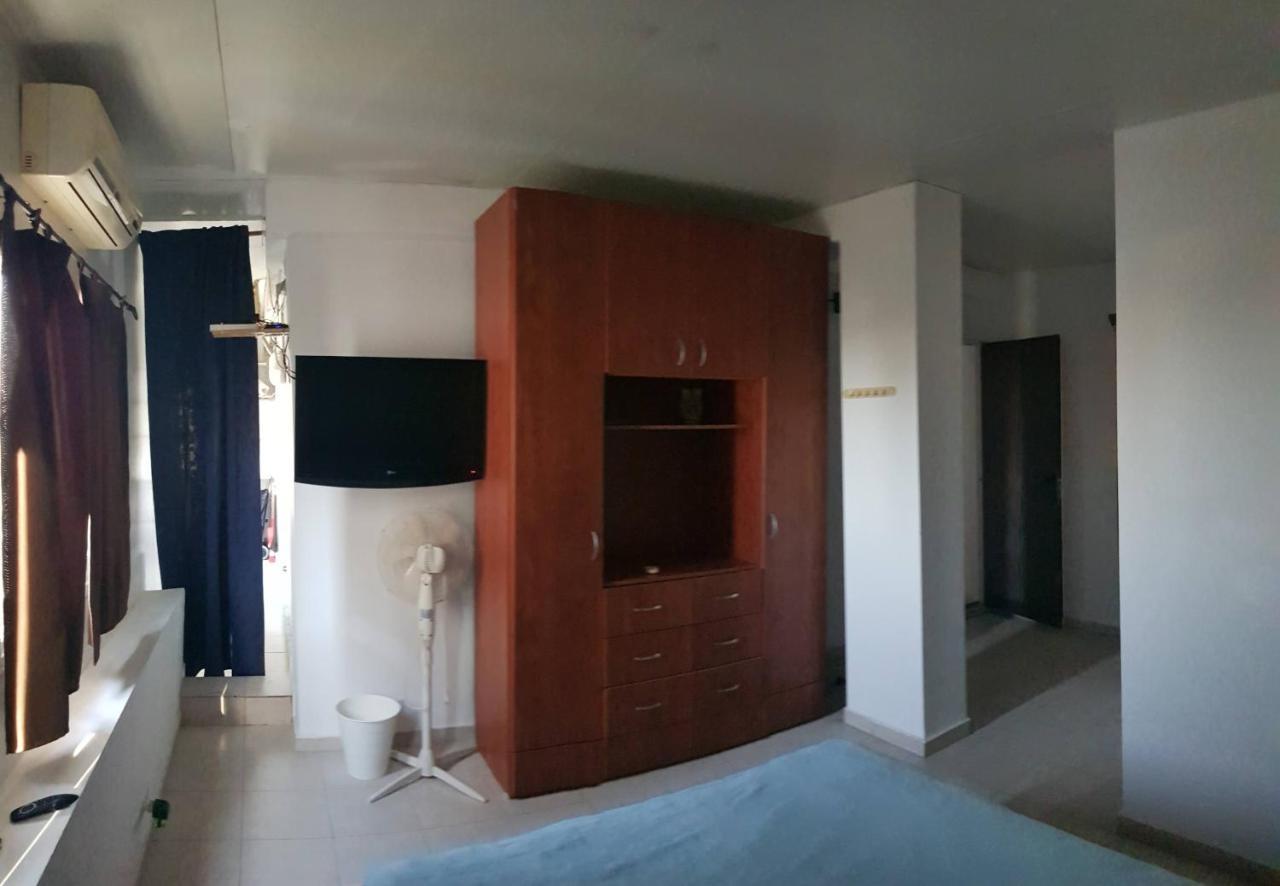 Cozy Flat With Parking Well-Placed Near Tlv Airport Apartment Lod Bagian luar foto