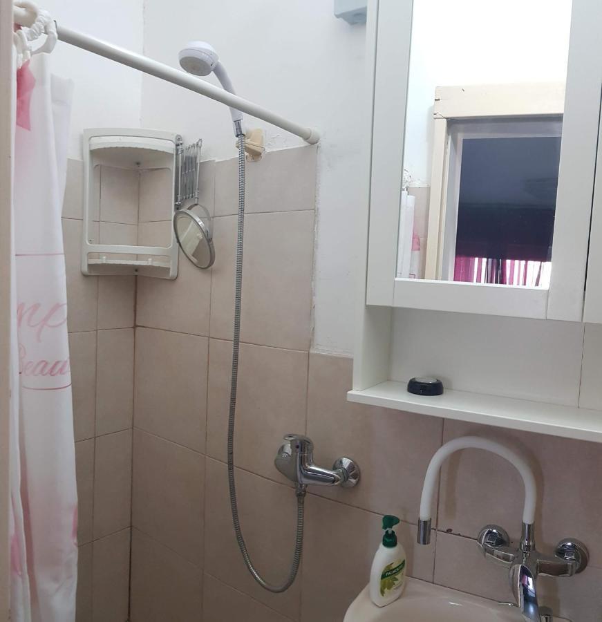 Cozy Flat With Parking Well-Placed Near Tlv Airport Apartment Lod Bagian luar foto