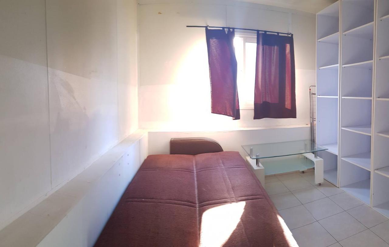 Cozy Flat With Parking Well-Placed Near Tlv Airport Apartment Lod Bagian luar foto