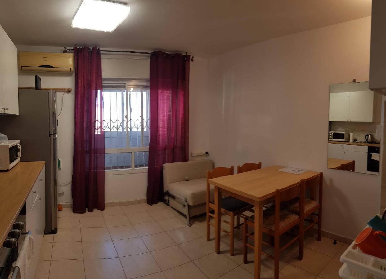 Cozy Flat With Parking Well-Placed Near Tlv Airport Apartment Lod Bagian luar foto